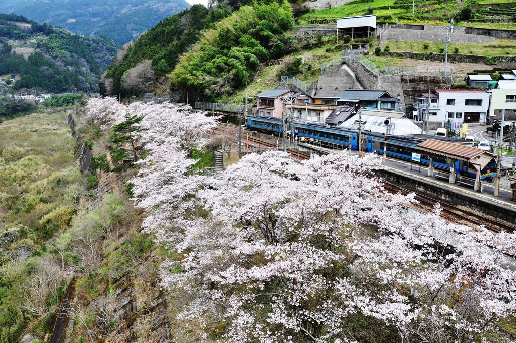 Obokekyo Mannaka Hotel Miyoshi  Exterior foto