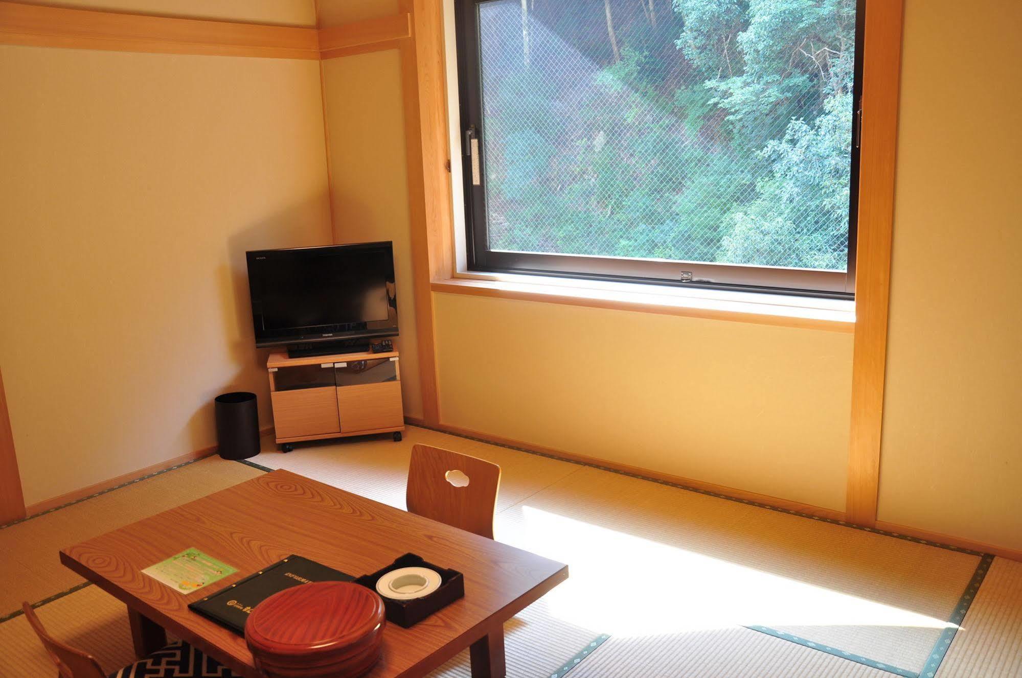 Obokekyo Mannaka Hotel Miyoshi  Exterior foto